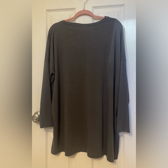 NWT Drop Shoulder ROUND NECK SIDE SLITS HI-LOW HEM GRAY TOP Oversized Sz M - Picture 8 of 10